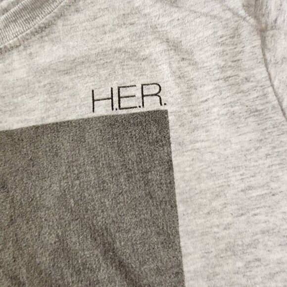 HER Light Gray Cropped Tshirt with Graphics Size Medium - Picture 3 of 6